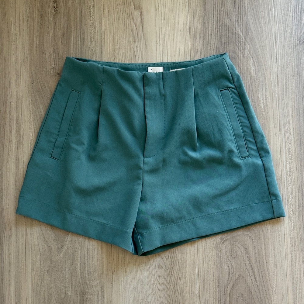 Elegant Green Women's Shorts